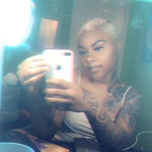 Meet your Posher, Simone